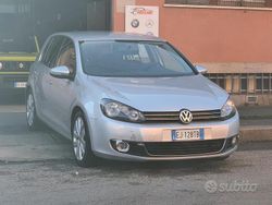 Grigio Usata 2011 VW Golf VI Highline Tre volumi | 4990 € (Ottimo prezzo)