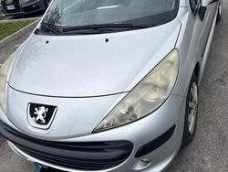 Grigio Usata 2009 Peugeot 207 Tre volumi | 2500 € (Buon prezzo)