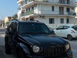 Nero Usata 2004 Jeep Cherokee SUV | 6000 €