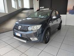 Grigio Usata 2017 Dacia Sandero Due volumi | 9990 € (Buon prezzo)
