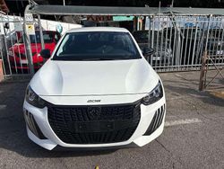 Giallo Nuova 2025 Peugeot 208 Style Due volumi | 18.800 € (Buon prezzo)