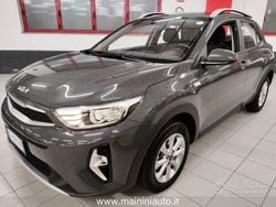 Grigio Usata 2022 Kia Stonic Play SUV | 14.900 € (Buon prezzo)
