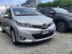 Usata 2013 Toyota Yaris Active Tre volumi | 8500 € (Cara)