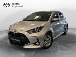 Grigio Usata 2022 Toyota Yaris Hybrid Active Tre volumi | 15.900 € (Buon prezzo)
