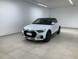 Bianco ghiaccio metallizzato Usata 2024 Audi A1 Comfort Due volumi | 33.500 € (Molto cara)