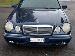 Blu/azzurro Usata 1997 Mercedes E200 Classic Station wagon | 1900 € (Buon prezzo)