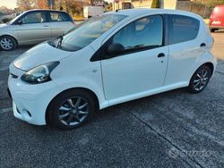 Bianco Usata 2013 Toyota Aygo Connect Style Due volumi | 6700 € (Cara)
