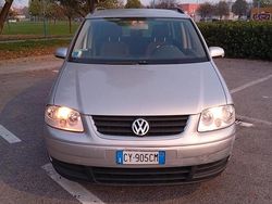 Argento Usata 2005 VW Touran Trendline Monovolume | 2300 € (Buon prezzo)