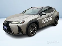 Argento metallizzato Usata 2024 Lexus UX 300h SUV | 39.000 €