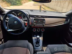 Usata 2014 Alfa Romeo Giulietta Due volumi | 8500 € (Buon prezzo)