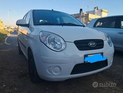 Bianco Usata 2009 Kia Picanto Due volumi | 3000 € (Buon prezzo)