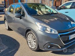 Grigio Usata 2015 Peugeot 208 Active Due volumi | 6500 € (Buon prezzo)