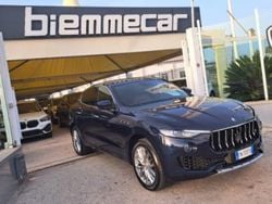 Blu metallizzato Usata 2018 Maserati Levante GranLusso SUV | 39.900 € (Cara)