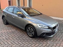 Grigio Usata 2019 Volvo V40 CC Business Edition Station wagon | 10.999 € (Buon prezzo)