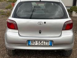 Grigio Usata 1999 Toyota Yaris Tre volumi | 1800 € (Cara)