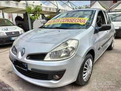 Grigio Usata 2008 Renault Clio II Tre volumi | 1999 € (Ottimo prezzo)