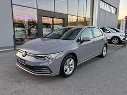 Moonstone grey Usata 2022 VW Golf VIII Life Tre volumi | 19.790 € (Buon prezzo)