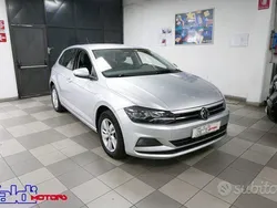 Argento Usata 2020 VW Polo Comfortline Tre volumi | 12.950 € (Buon prezzo)