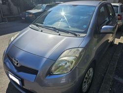 Grigio Usata 2010 Toyota Yaris Sol Due volumi | 5000 € (Buon prezzo)