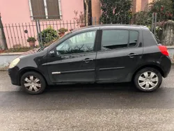 Usata 2009 Renault Clio III Tre volumi | 2100 € (Buon prezzo)