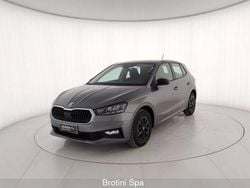 Grigio metallizzato Nuova 2025 Skoda Fabia Tre volumi | 17.900 € (Buon prezzo)