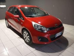 Rosso Usata 2014 Kia Rio Active Tre volumi | 5900 € (Buon prezzo)