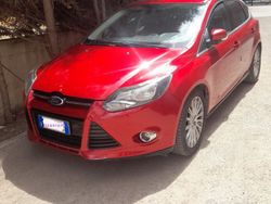 Rosso Usata 2011 Ford Focus Titanium Tre volumi | 7100 € (Buon prezzo)