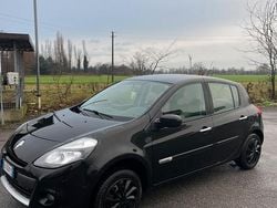 Nero Usata 2009 Renault Clio III Tre volumi | 3000 € (Buon prezzo)