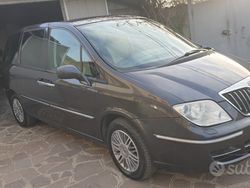 Grigio Usata 2009 Lancia Phedra Monovolume | 4000 € (Buon prezzo)