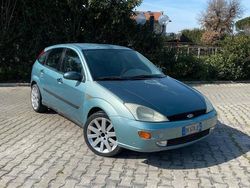 Verde Usata 2001 Ford Focus Tre volumi | 999 € (Buon prezzo)