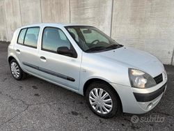 Argento Usata 2003 Renault Clio II Tre volumi | 1700 € (Buon prezzo)