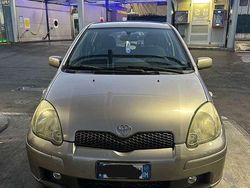 Grigio Usata 2004 Toyota Yaris Due volumi | 2850 € (Cara)