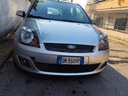 Usata 2008 Ford Fiesta Tre volumi | 2000 € (Buon prezzo)