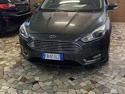Grigio Usata 2016 Ford Focus Tre volumi | 8200 € (Buon prezzo)