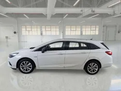Bianco ibis Usata 2022 Opel Astra Elegance Station wagon | 7950 € (Ottimo prezzo)