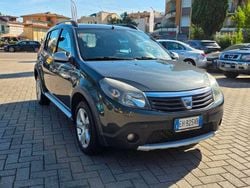 Nero Usata 2011 Dacia Sandero Stepway Tre volumi | 5400 € (Buon prezzo)