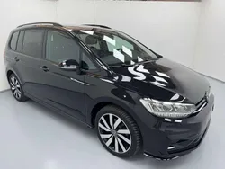 Nero perla Usata 2024 VW Touran R-line Monovolume | 37.900 € (Molto cara)