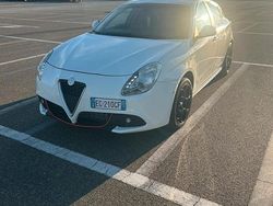 Bianco Usata 2011 Alfa Romeo Giulietta Tre volumi | 4700 € (Ottimo prezzo)