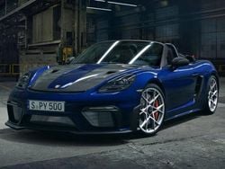 Blu genziana metallizzato/capote nera con finiture rosso carminio Nuova 2026 Porsche Cayman Coupé | 196.480 €