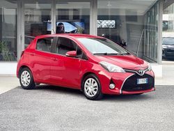 Rosso Usata 2015 Toyota Yaris Tre volumi | 8400 € (Buon prezzo)