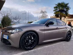 Bronzo Usata 2017 Alfa Romeo Giulia Business Launch Edition Tre volumi | 18.500 € (Buon prezzo)