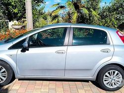 Usata 2009 Fiat Grande Punto Due volumi | 3200 € (Buon prezzo)
