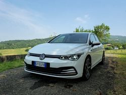 Bianco Usata 2020 VW Golf VIII Style Tre volumi | 25.000 € (Molto cara)