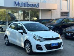 Bianco Usata 2017 Kia Rio Tre volumi | 8900 € (Buon prezzo)
