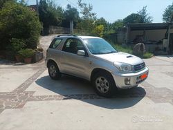 Grigio Usata 2002 Toyota RAV4 SUV | 5000 € (Cara)