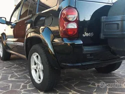 Usata 2006 Jeep Cherokee SUV | 4900 €