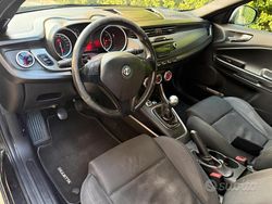 Nero Usata 2013 Alfa Romeo Giulietta Tre volumi | 8000 € (Molto cara)