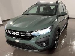 Bianco Nuova 2025 Dacia Sandero Tre volumi | 16.990 € (Molto cara)