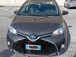 Grigio Usata 2016 Toyota Yaris Hybrid Tre volumi | 12.600 € (Buon prezzo)