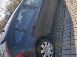 Usata 2005 Citroën C4 Tre volumi | 3200 € (Molto cara)
